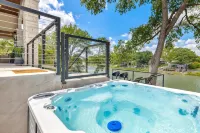 Lakefront 5Br w/ Pool, Hot Tub & Game Room. Sleeps 24. Family-Friendly - 4-Star