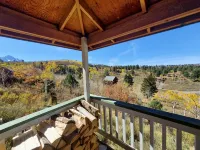 Cozy and Private Cabin, Enjoy Gorgeous Views of Mountains.