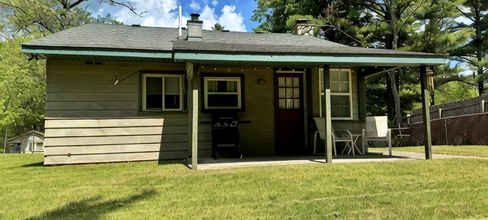 Lake Huron Cottage Hotels in Iosco County