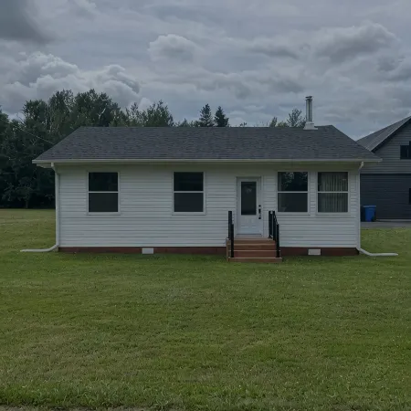 3 bdrm fully furnished cottage near the beach