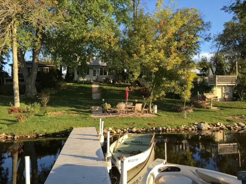 Family And Pet-Friendly On Waubeesee Lake ~ Includes Kayaks! -  Habitaciones en casas particulares