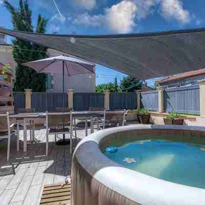 IDEALLY LOCATED GD APARTMENT, PARKING & PRIVATE TERRACE, JACCUZI, QUIET, DOMLOC Fitness & Recreational Facilities