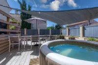 IDEALLY LOCATED GD APARTMENT, PARKING & PRIVATE TERRACE, JACCUZI, QUIET, DOMLOC - 2-Star