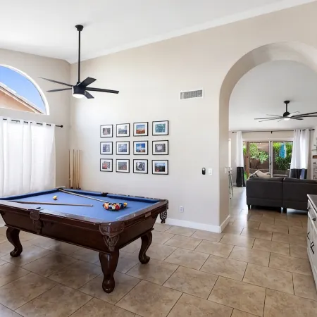 On HGTV Show House Hunters! Heated Pool! Family & Dog friendly, Prime location!