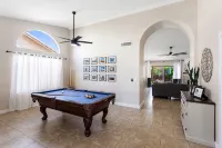 On HGTV Show House Hunters! Heated Pool! Family & Dog friendly, Prime location!