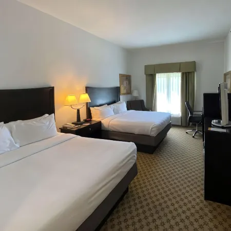 Holiday Inn Express Hotel & Suites Chestertown