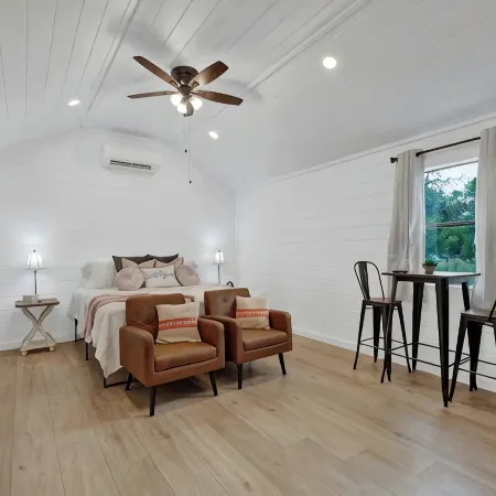 Cates Cottage in the Hill Country 8 Mins to Fred!