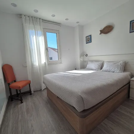 Cozy, very comfortable, very close to the beach.