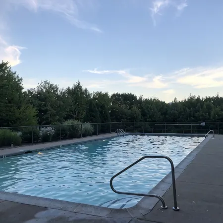 Amazing Views, Peaceful Surroundings, Yet Minutes From All The Fun. 3/2