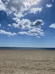 Family - friendly home 1.5 miles to Craigville Beach (Beach pass Inc - Homestays