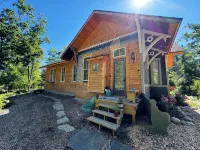 Charming & renovated airy Train Depot turned cottage steps from Lake Michigan