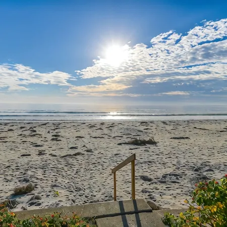 Private access to the beach! Sleeps 9.
