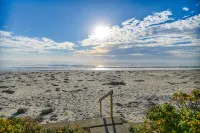 Private access to the beach! Sleeps 9. - 2-Star