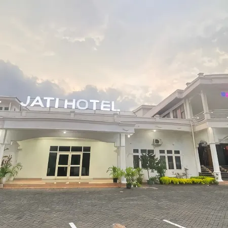 Jati Hotel Ternate Отели в г. Тернате