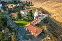 Chateau Wisteria - Luxury Villa with Theater, Garden & Panoramic Views - بوتيك