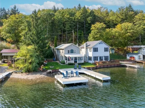Keuka Waterfront 2-Bedroom Cottage with Wi-Fi and AC. Sleeps 6 - Boutique