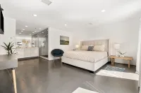 Four bedroom suites, private pool, spa & gourmet kitchen on .25 acre! - جاكوزي