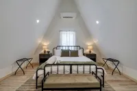Cozy Modern A-Frame with Hot tub, Fireplace, soak tub & Games