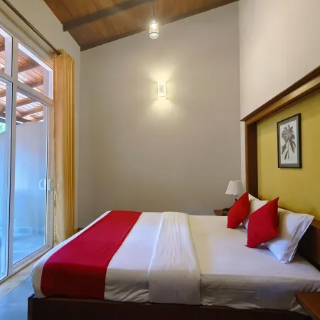 Lake Reach Hotel