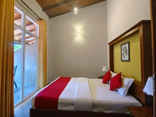Lake Reach Hotel
