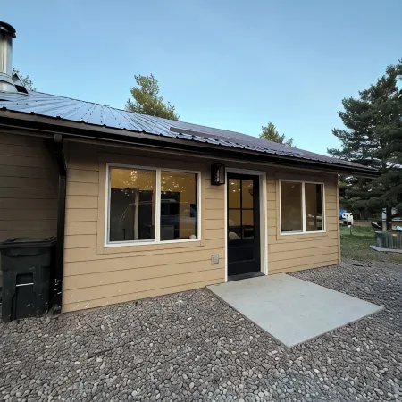 Peaceful Modern Hideaway- Near Airport, Whitefish and Glacier National Park