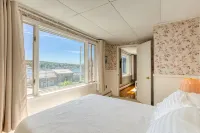 Coastal downtown 1 Bed, 1 Bath, full kitchen w/ harbor view - 4-Star