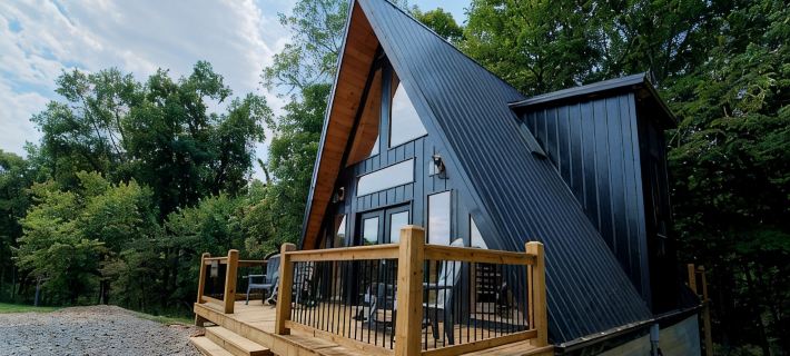 Tranquil retreat nestled in the breathtaking landscape of Hocking Hills. Hotels in Vinton County