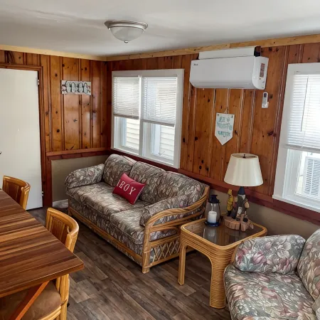 Cottage in the heart of Beach haven!
