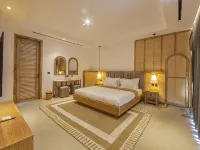 Suites5 Hotel 梅拉斯蒂海滩附近的飯店