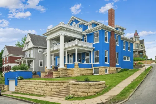 Spacious 7-bedroom house- unique history, modern comforts and incredible views