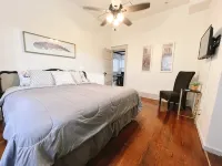 Charming 2 Bedroom House & Rear Apt 1/1 with CC Bay View!