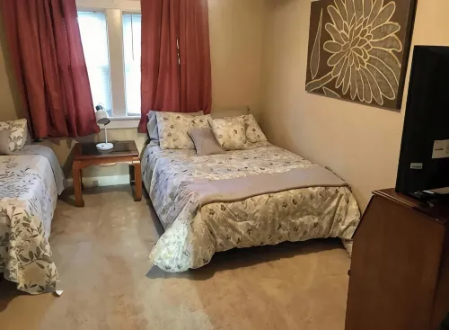 Entire House Downtown PC - off street parking - Wifi