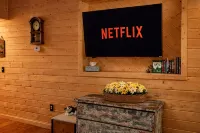 Cabin-Style Retreat/Firepit/Near Trail - 3-Star