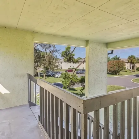 2Bed + 2Bath Blocks from the Beach