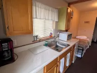 Cabin on main. Walking distance to all attractions Hotels in Cayuga County