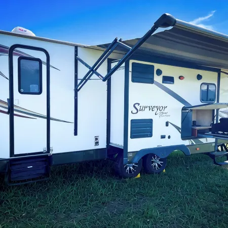 Spacious Travel Trailer with AC in Stevensville
