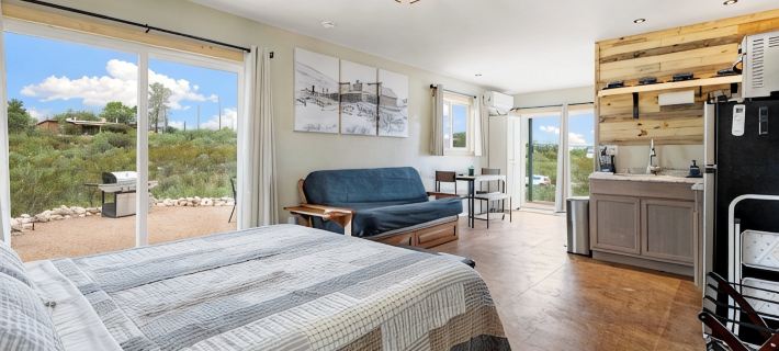 Comfy West Cabin nestled in Tombstone's Historic District! Pet Friendly! Hotels in Tombstone