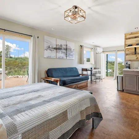 Comfy West Cabin nestled in Tombstone's Historic District! Pet Friendly!