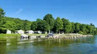 3Br Cottage on SE Lake Leelanau with Private Beach, Marina and Playground! - Wi-Fi