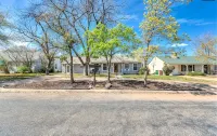 Spacious 2 Master Suites On Live Oak Street - 4-Star