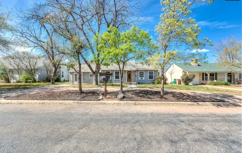 Spacious 2 Master Suites On Live Oak Street - 4-Star