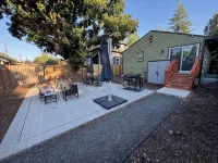 Broadway Charmer, 3 minutes from Downtown and just 13 minutes from the Airport.