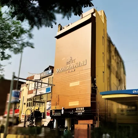 Hotel Mandakini Lush