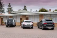Glenelg Motel - Parkplatz