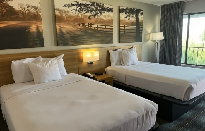 Days Inn & Suites by Wyndham Mobile