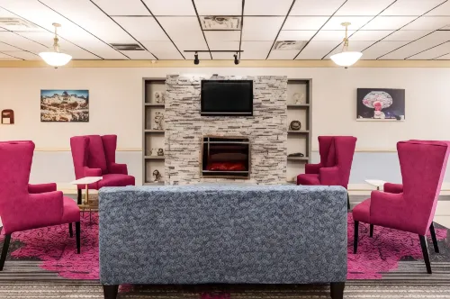 Clarion Hotel Williamsburg - Homestays