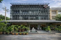My Friends Hotel - خدمة نقل من وإلى المطار