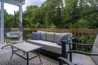 Modern Forest Escape w/ Pickleball, Hot Tub, Sauna, Gym, Fire Pit & Gameroom! - 3-Star