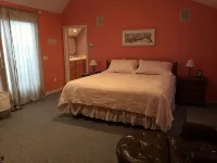 Provincetown Water & Monument Views Huge Townhouse- Boatslip 5 min walk - 2 stjerner