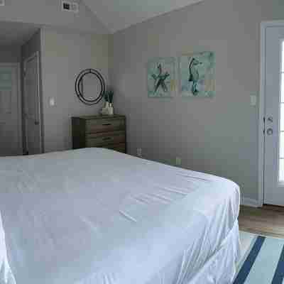 3 Bedrooms, Beach 3 blocks, Garage Parking, PRIME LOCATION BAREFOOT COUNTRY FEST Rooms